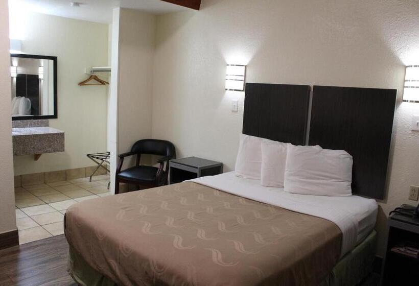 标准间, Evergreen Inn And R.v