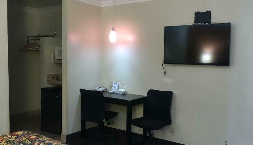 חדר סטנדרט עם מיטת קינג, Friendship Motor Inn