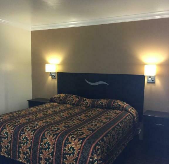 חדר סטנדרט עם מיטת קינג, Friendship Motor Inn
