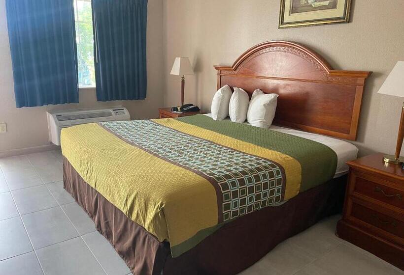 חדר סטנדרט, מיטת קינג, מותאם לאדם עם מוגבלויות, Highland Inn Denham Springs Baton Rouge East