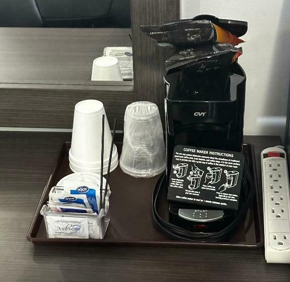 Номер Стандарт 2 Двуспальные Кровати, Relax Inn  Saginaw