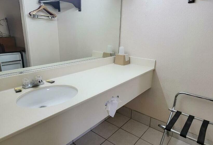 带2个双人床的标准工作室, Studio 9 Inn & Suites