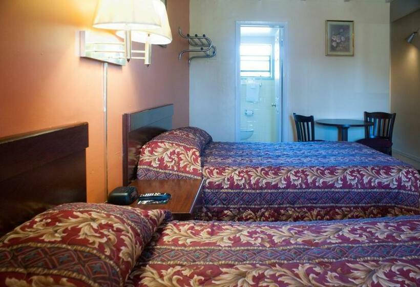 غرفه قياسيه سريرين مزدوجين, Nassau Holiday Motel