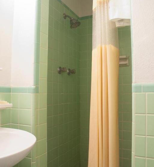 غرفة قياسية, Nassau Holiday Motel