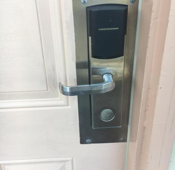 Номер Стандарт Кровать Кинг Адаптированный для Инвалидов, Nassau Holiday Motel