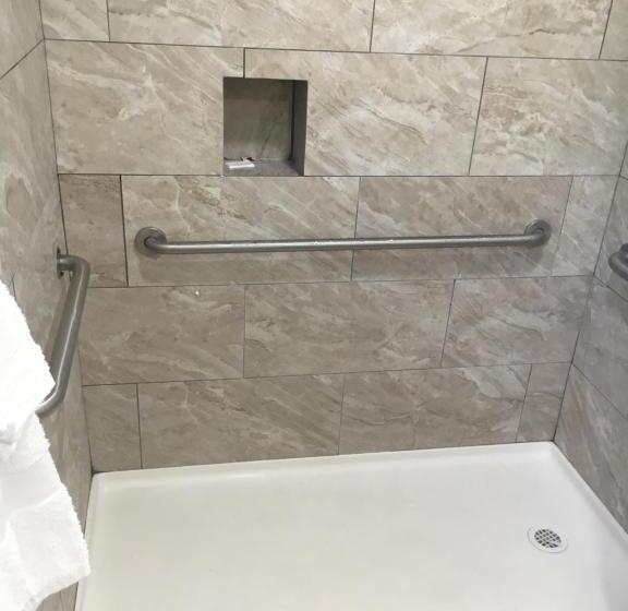 غرفة قياسية سرير كينج لذوى الإحتياجات الخاصة, Nassau Holiday Motel