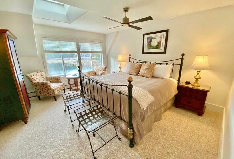 غرفة ديلوكس سرير كينج, Otter's Pond Bed And Breakfast