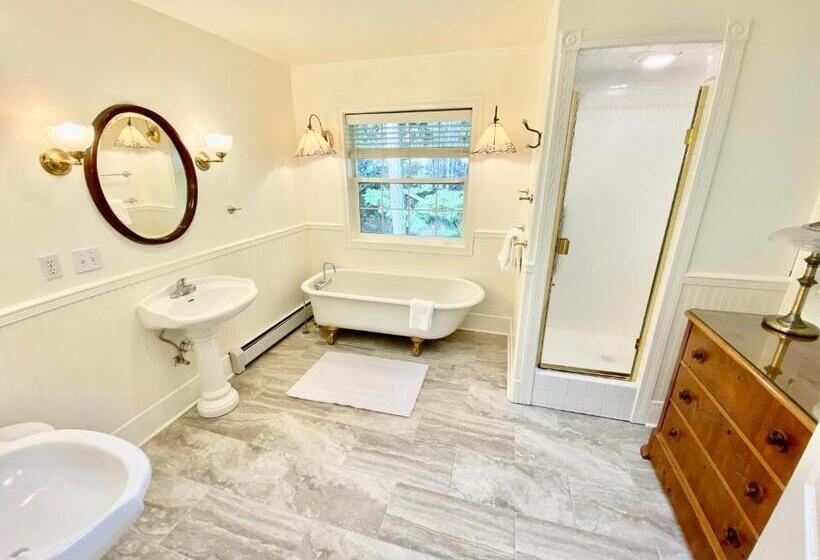 غرفة ديلوكس سرير كينج, Otter's Pond Bed And Breakfast