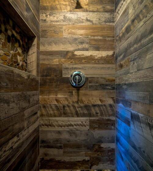 小室, Eagle Cap Chalets