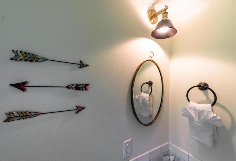 小室, Eagle Cap Chalets