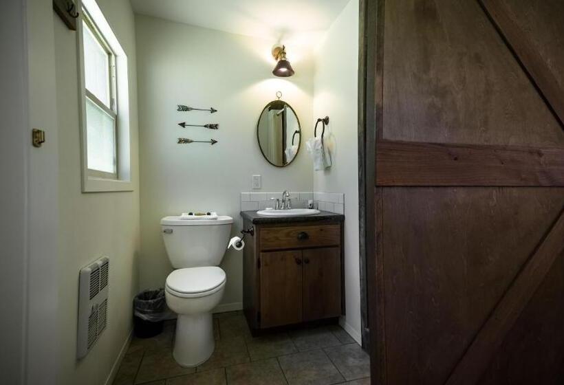 小室, Eagle Cap Chalets