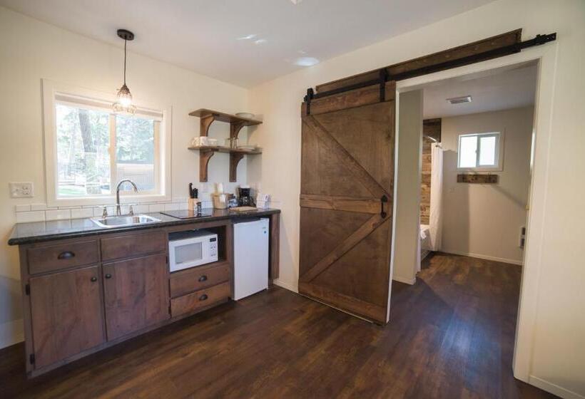 标准平房, Eagle Cap Chalets