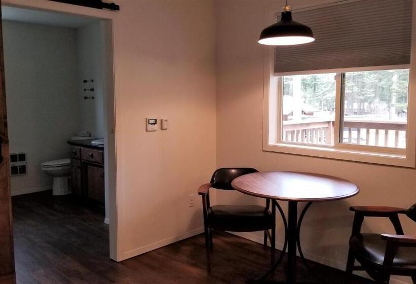 标准平房, Eagle Cap Chalets