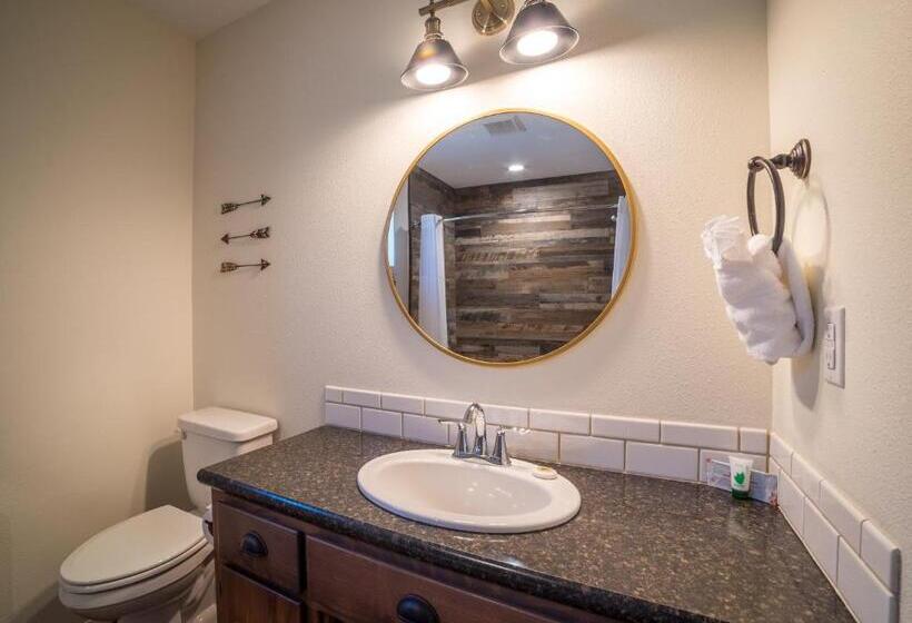 标准平房, Eagle Cap Chalets