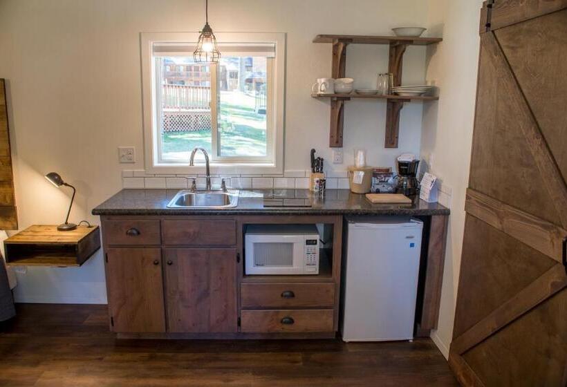 标准平房, Eagle Cap Chalets