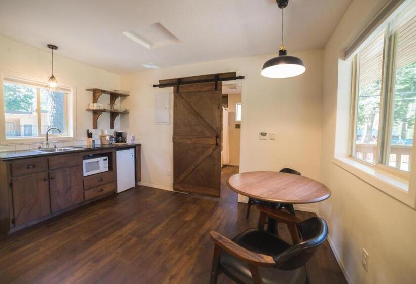 标准平房, Eagle Cap Chalets