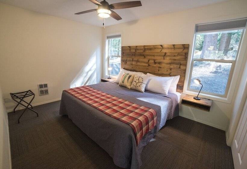 小室, Eagle Cap Chalets