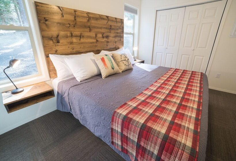 小室, Eagle Cap Chalets