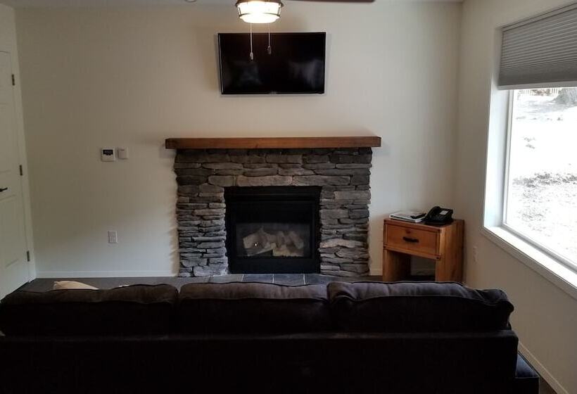 小室, Eagle Cap Chalets