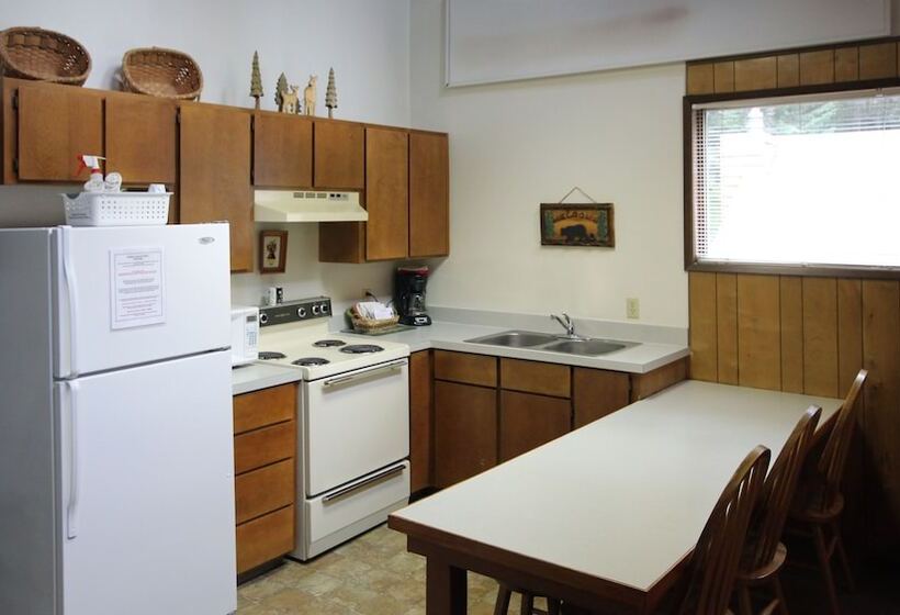 Апартаменты 2 Спальни, Eagle Cap Chalets