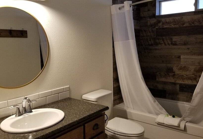 小室, Eagle Cap Chalets