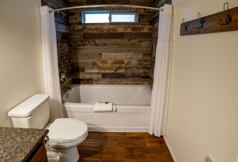 小室, Eagle Cap Chalets