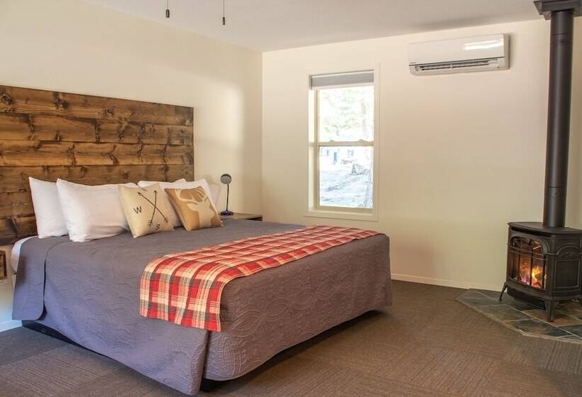 小室, Eagle Cap Chalets