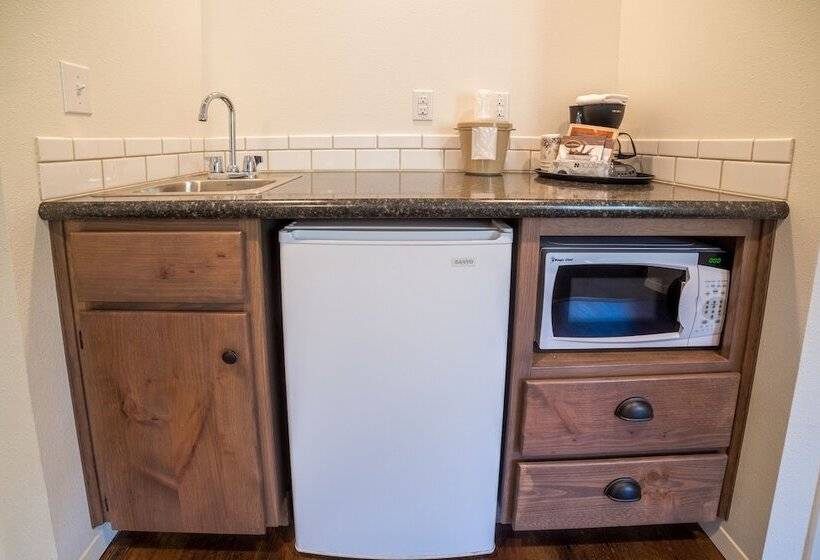 小室, Eagle Cap Chalets