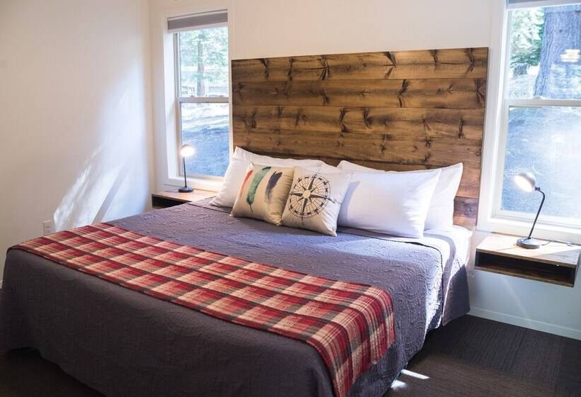 小室, Eagle Cap Chalets