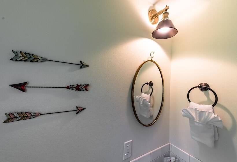 小室, Eagle Cap Chalets