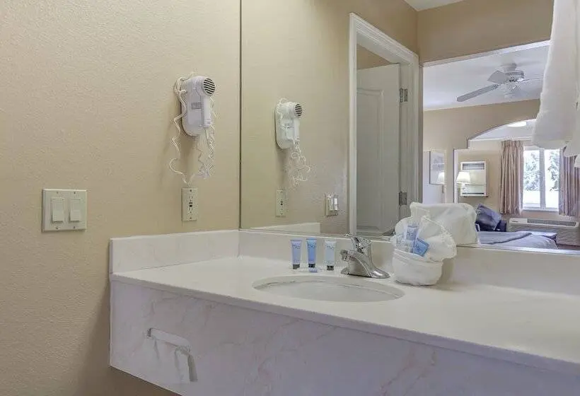 スイート, Shasta Pines Motel & Suites