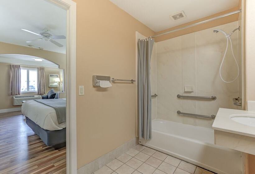 スイート, Shasta Pines Motel & Suites