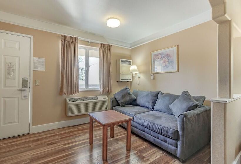 スイート, Shasta Pines Motel & Suites