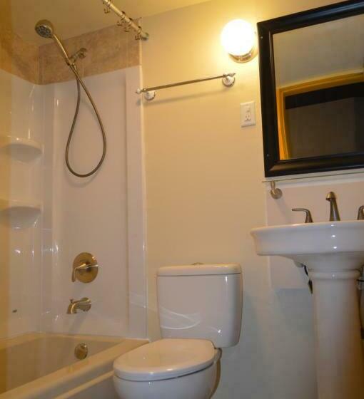 共用房间的床, Gorge View