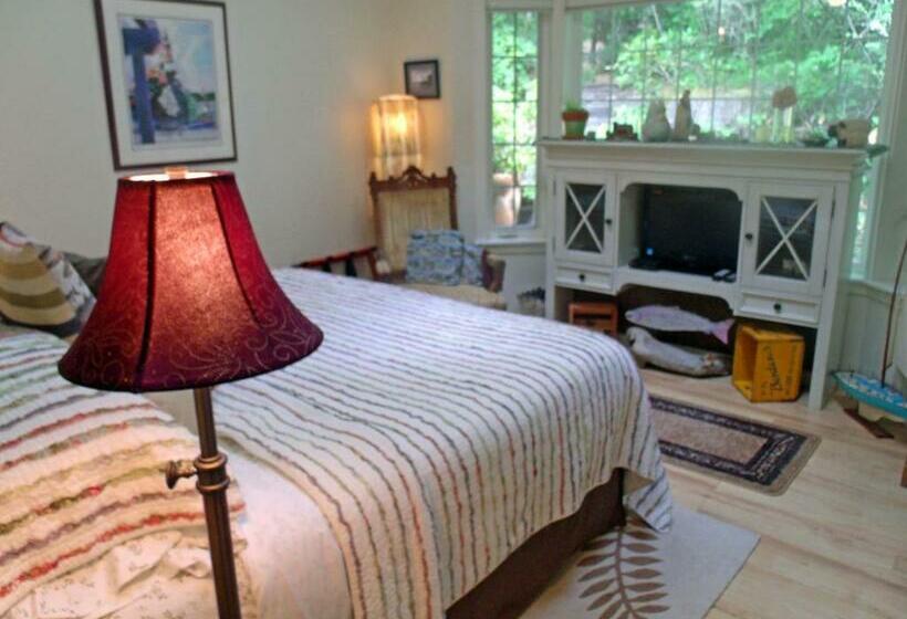 غرفة قياسية سرير كينج, Inn To The Woods