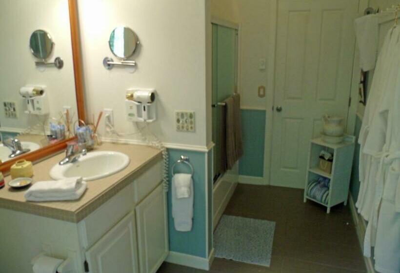 غرفة قياسية سرير كينج, Inn To The Woods