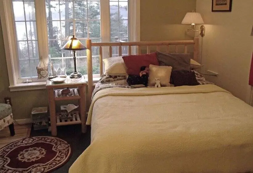 Standard Single Room Single Bed, Inn To The Woods