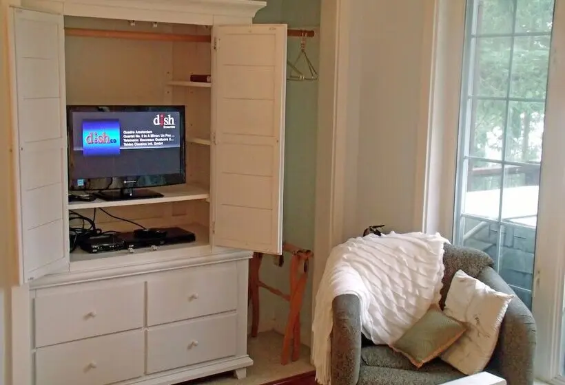 Standard Single Room Single Bed, Inn To The Woods