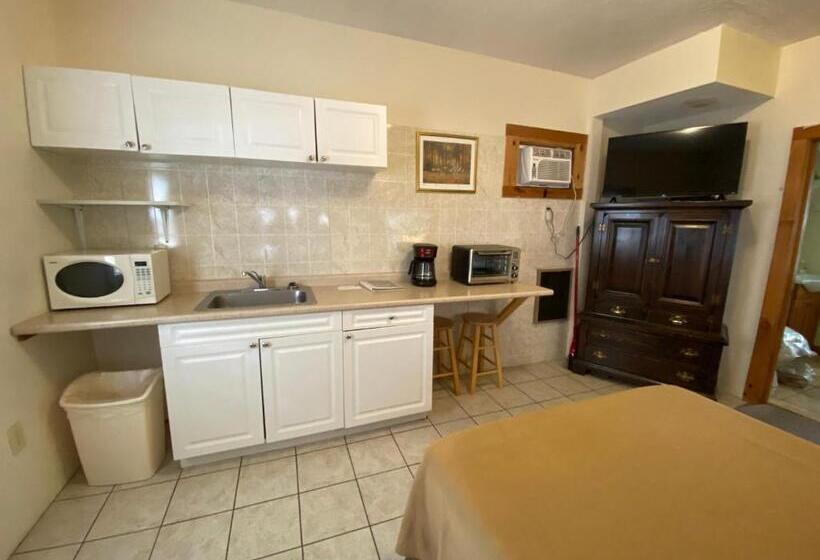 スタンダードスタジオ, Boulder S Resort