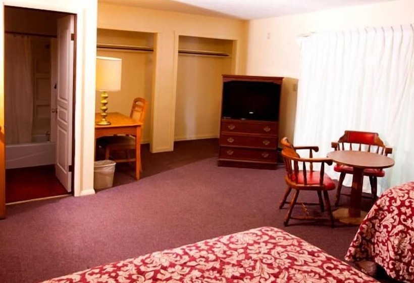 Номер Стандарт 2 Двуспальные Кровати, Charlie's Motel