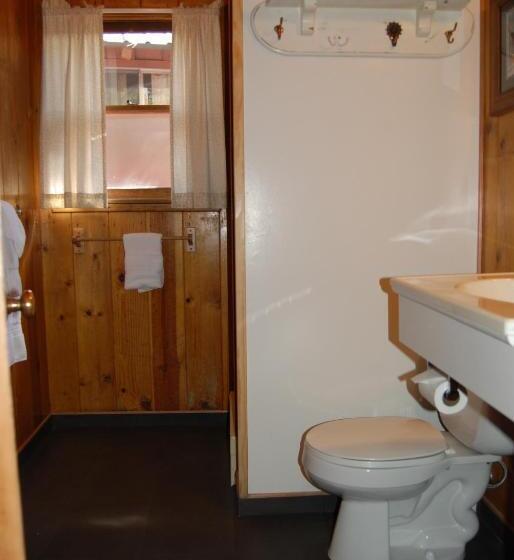 2 Bedroom Deluxe Apartment