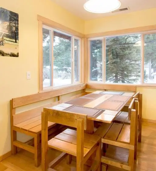 Perhesviitti, Edelweiss Lodge
