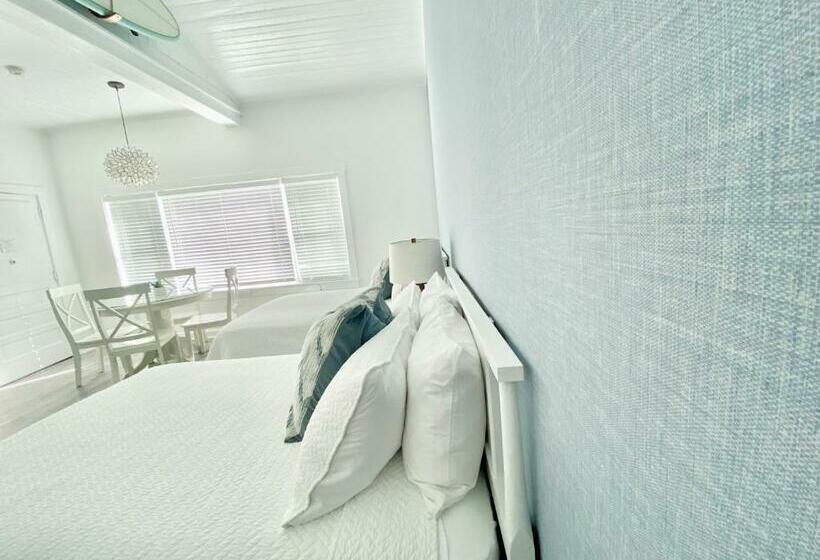 جناح ديلوكس, Windward At The Beach