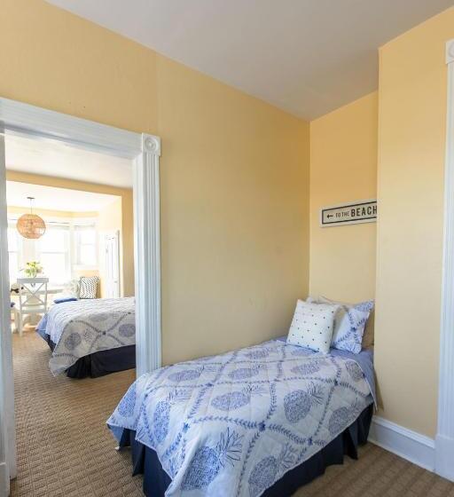 إستوديو سوبيريور, Windward At The Beach