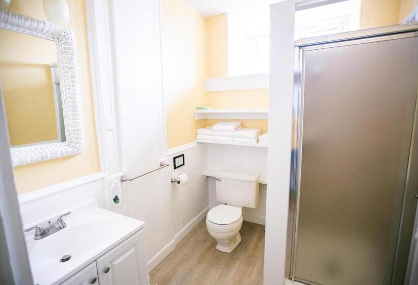 إستوديو سوبيريور, Windward At The Beach