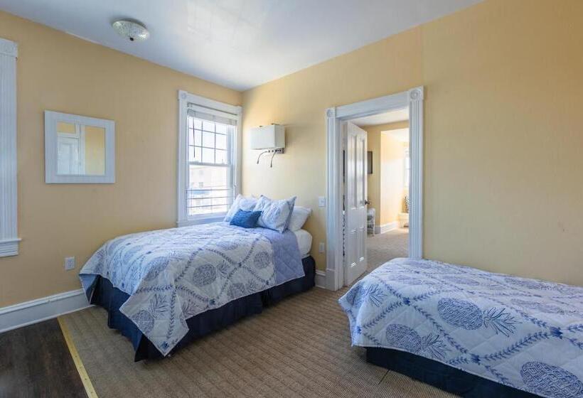 إستوديو سوبيريور, Windward At The Beach