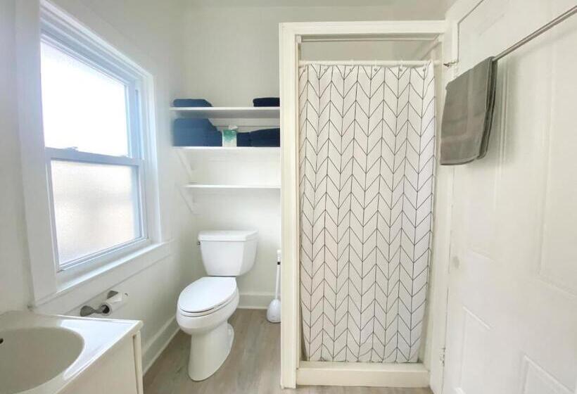 جناح ديلوكس, Windward At The Beach