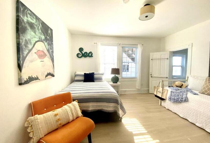 جناح ديلوكس, Windward At The Beach