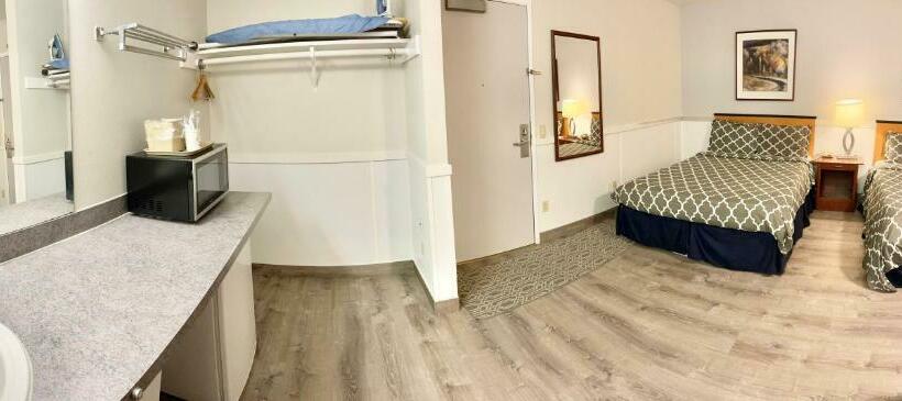 غرفه قياسيه سريرين مزدوجين, Americas Inn & Suite