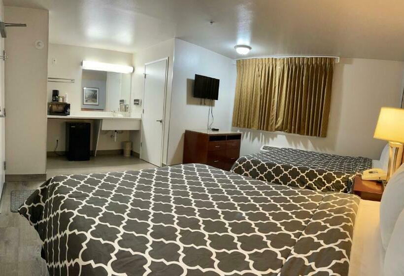 غرفه قياسيه سريرين مزدوجين, Americas Inn & Suite